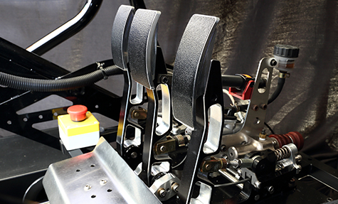 走行データを記録して、有名レーサーと比較できる！！